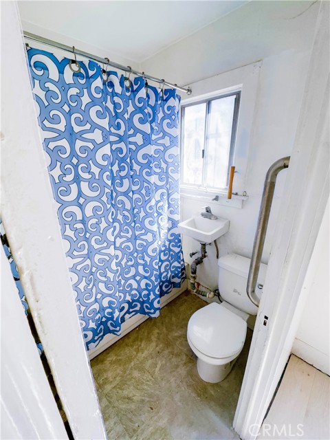 2nd Unit - Full Bath