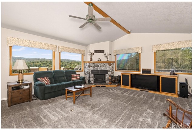 Detail Gallery Image 10 of 49 For 39397 Moonray Ln, Oakhurst,  CA 93644 - 3 Beds | 2/1 Baths