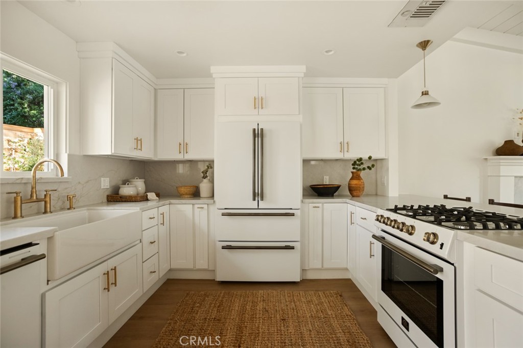 https://media.crmls.org/medias/569b4912-070a-45a4-bb4a-f1ad130fa719.jpg?preset=X-Large