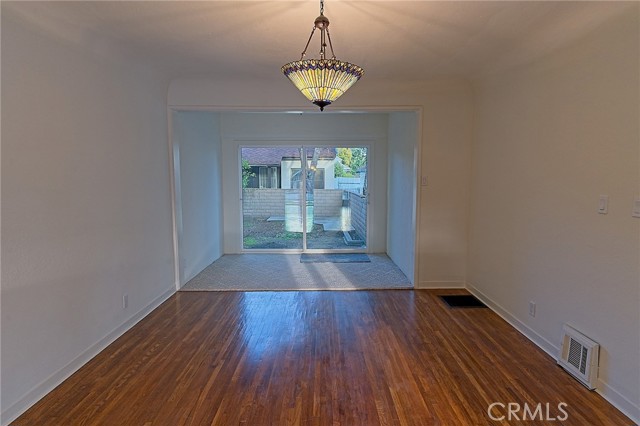 550 N 1st Avenue, Upland CA: https://media.crmls.org/medias/569b6ab1-f9c5-483f-a1f9-51c06eef4eba.jpg