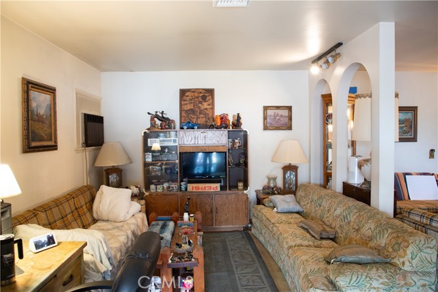 7414 Dinsdale Street, Downey CA: https://media.crmls.org/medias/569bd54d-0845-4c44-8b7a-640c50aaa4bc.jpg