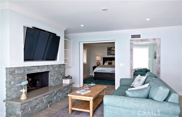 Detail Gallery Image 6 of 25 For 1249 Ocean Front #D,  Laguna Beach,  CA 92651 - 1 Beds | 1 Baths