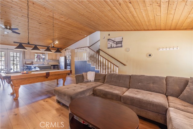 Detail Gallery Image 3 of 33 For 863 Ford Ln, Big Bear Lake,  CA 92315 - 4 Beds | 3/1 Baths