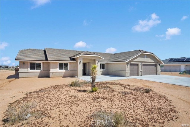 10647 Central Road, Apple Valley CA: https://media.crmls.org/medias/569d4616-111c-4a0f-852d-9289a7f1849c.jpg