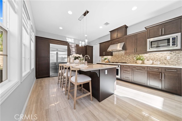 Detail Gallery Image 11 of 60 For 42 Castellana, Lake Forest,  CA 92630 - 4 Beds | 3 Baths