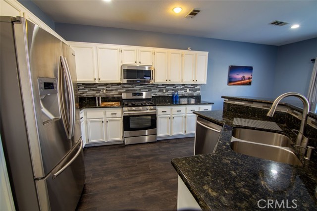 13411 Hawthorn Avenue, Moreno Valley CA: https://media.crmls.org/medias/569ddb82-865f-4d60-a104-34610549b630.jpg