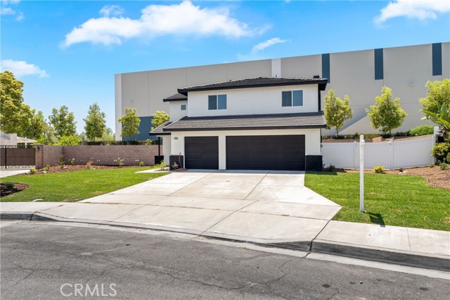 2504 N Fitzsimmons Avenue, Rialto CA: https://media.crmls.org/medias/569e05c0-9006-498f-8245-c9fe4b35c7f3.jpg