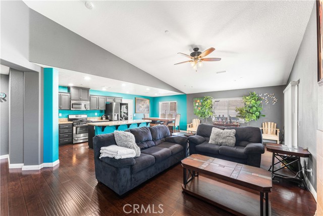 Detail Gallery Image 5 of 36 For 37068 Waltham Pl, Palmdale,  CA 93550 - 4 Beds | 2 Baths