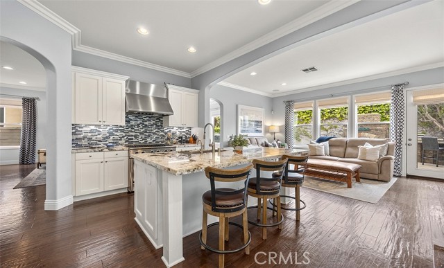 6615 Feather Drive, Huntington Beach CA: https://media.crmls.org/medias/569f186a-14db-4769-b8aa-13a1d3f940a4.jpg