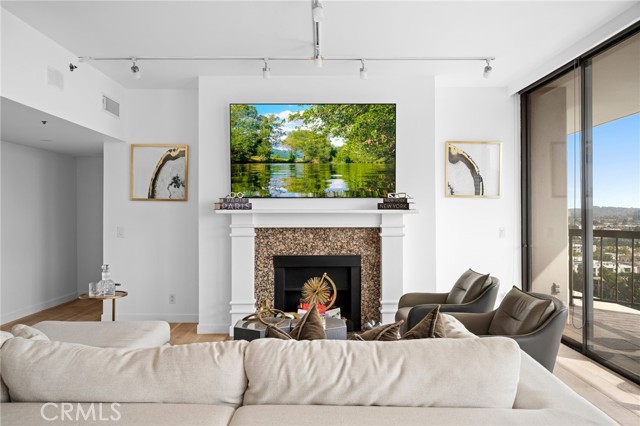 Detail Gallery Image 11 of 65 For 222 Monterey Rd #1603,  Glendale,  CA 91206 - 2 Beds | 2 Baths