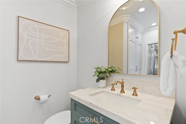 340 Broadway, Costa Mesa CA: https://media.crmls.org/medias/56a1975b-2e71-49ed-b7ff-34703082e245.jpg