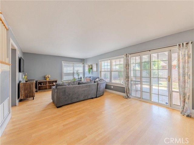 Detail Gallery Image 9 of 22 For 23209 via Barra, Valencia,  CA 91355 - 4 Beds | 3 Baths
