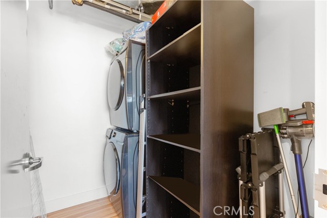 1111 S Grand Avenue, Los Angeles CA: https://media.crmls.org/medias/56a35d00-417d-43af-970f-d3231a2c05a9.jpg