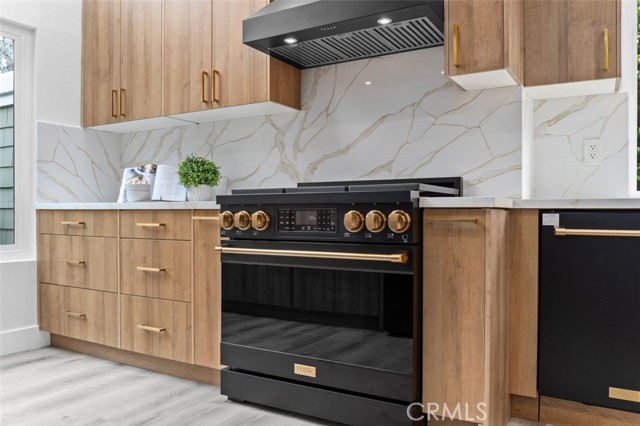 Detail Gallery Image 13 of 52 For 1 Rainbow Falls, Irvine,  CA 92603 - 4 Beds | 3 Baths