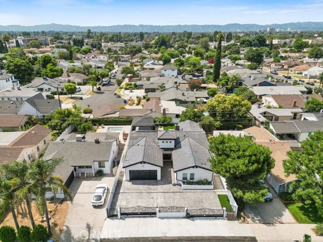 Detail Gallery Image 34 of 47 For 13840 Valerio St, Van Nuys,  CA 91405 - 4 Beds | 3 Baths