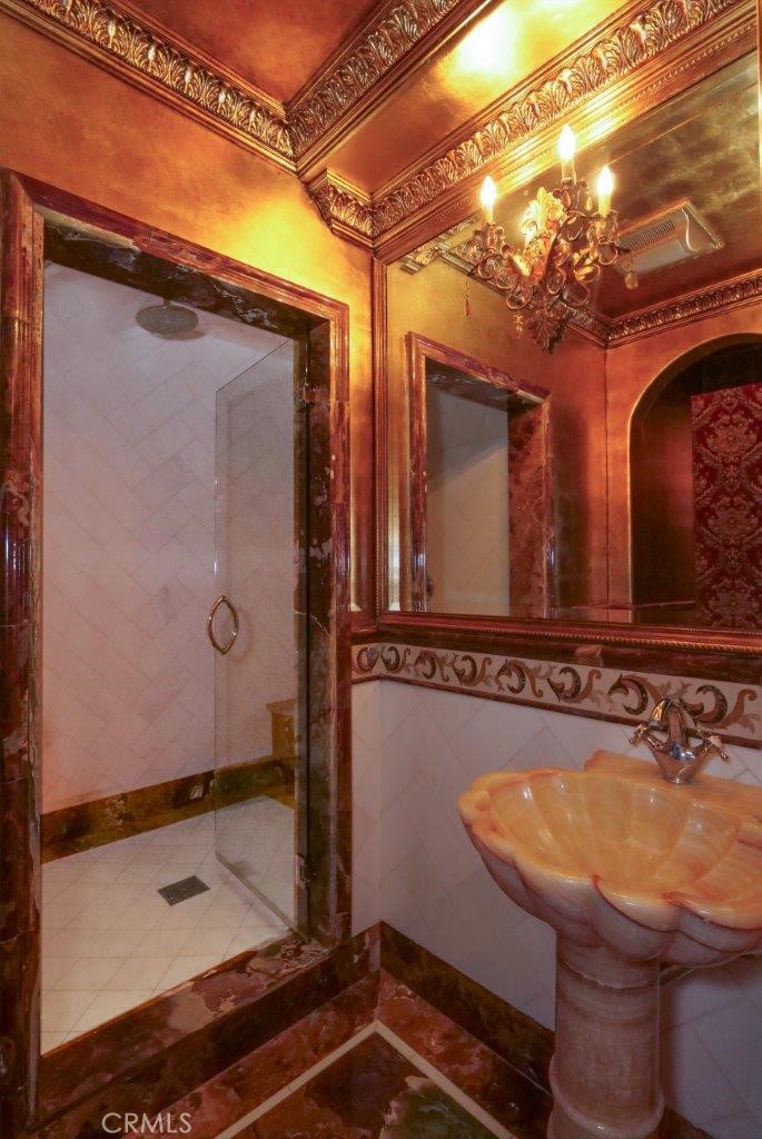 https://media.crmls.org/medias/56a4ef5a-950d-4e18-8335-9361b4699323.jpg?preset=X-Large
