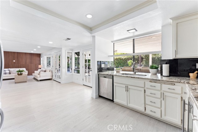 24652 Ashland Drive, Laguna Hills CA: https://media.crmls.org/medias/56a66ea6-7b7d-4365-b576-aec670127d0e.jpg