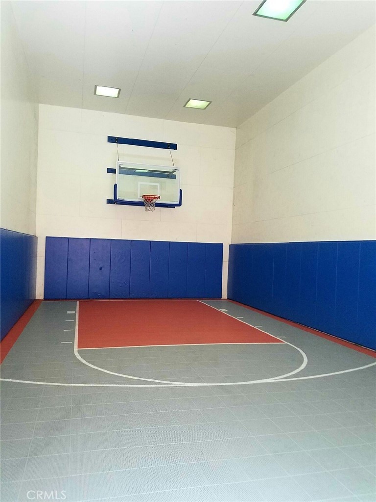 https://media.crmls.org/medias/56a81203-3be1-4d16-a06e-2817e93f1b09.jpg?preset=X-Large