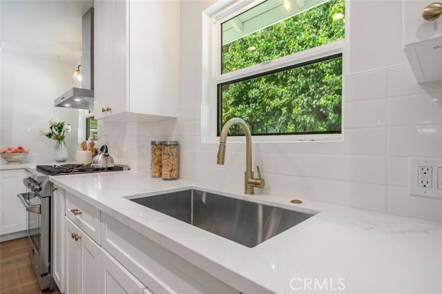 Detail Gallery Image 8 of 35 For 6615 Orion, Van Nuys,  CA 91406 - 3 Beds | 3 Baths