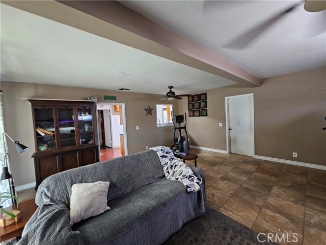 5573 Bonnie Brae Street, Montclair CA: https://media.crmls.org/medias/56a9aca1-4c30-46fd-a265-cc5a3da147ed.jpg