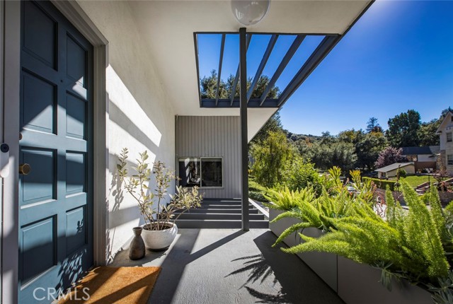 Detail Gallery Image 6 of 54 For 2820 E Chevy Chase Dr, Glendale,  CA 91206 - 2 Beds | 2 Baths