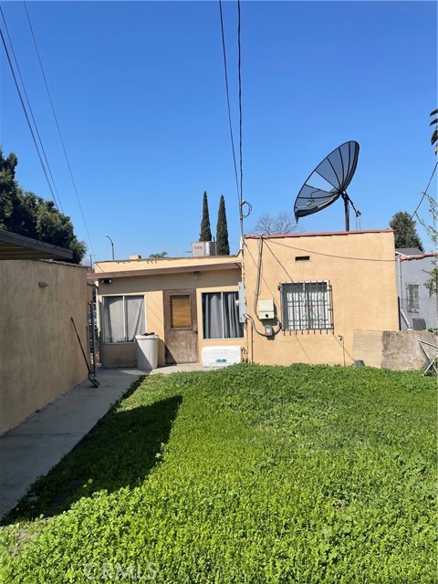 Detail Gallery Image 3 of 5 For 7036 6th Ave, Los Angeles,  CA 90043 - 3 Beds | 1 Baths