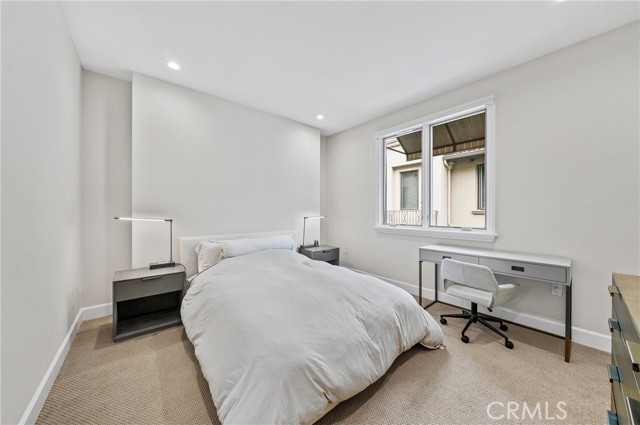 823 S Bundy Drive, Los Angeles CA: https://media.crmls.org/medias/56aac4b6-4475-4933-850d-d4501ffb2430.jpg