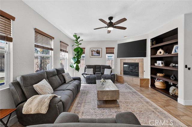 Detail Gallery Image 10 of 49 For 1043 Saltbush, Hemet,  CA 92545 - 4 Beds | 3/1 Baths