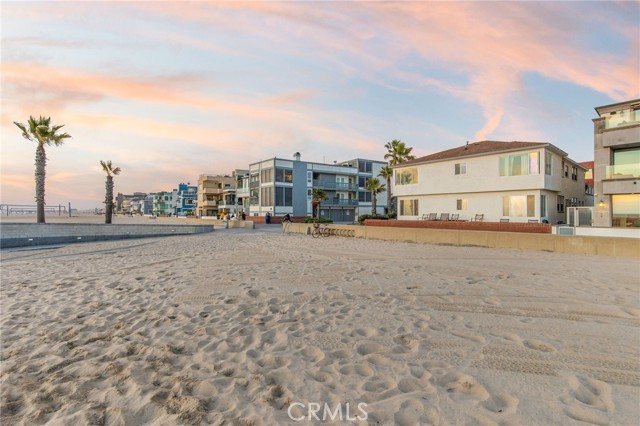 2 2nd Street, Hermosa Beach, California 90254, ,Residential Income,For Sale,2nd Street,SB25041878