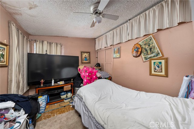Detail Gallery Image 13 of 41 For 526 Nottingham Ave, Santa Ana,  CA 92703 - 4 Beds | 2 Baths