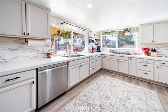 Detail Gallery Image 3 of 55 For 22287 Black Beauty, Wildomar,  CA 92595 - 4 Beds | 2 Baths