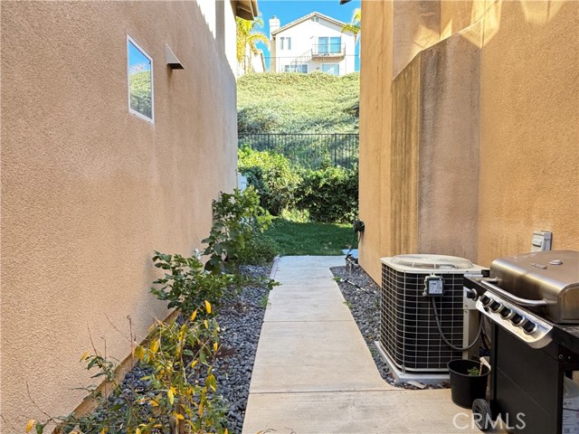 Detail Gallery Image 25 of 28 For 27700 Thalia Ln, Canyon Country,  CA 91351 - 3 Beds | 3 Baths