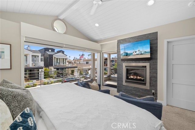 Detail Gallery Image 21 of 26 For 219 Diamond Ave, Newport Beach,  CA 92662 - 3 Beds | 3 Baths