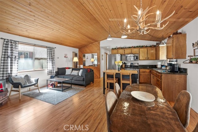 Detail Gallery Image 4 of 23 For 921 Wendy, Big Bear City,  CA 92314 - 2 Beds | 1/1 Baths