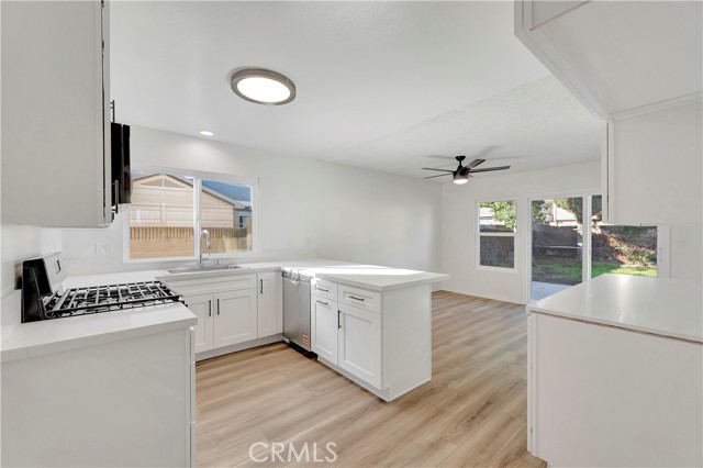 Detail Gallery Image 8 of 20 For 610 S Dennis, Santa Ana,  CA 92704 - 4 Beds | 2 Baths