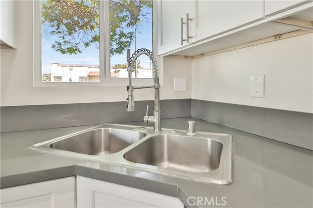 Detail Gallery Image 8 of 29 For 1502 W 80th St, Los Angeles,  CA 90047 - 3 Beds | 2 Baths