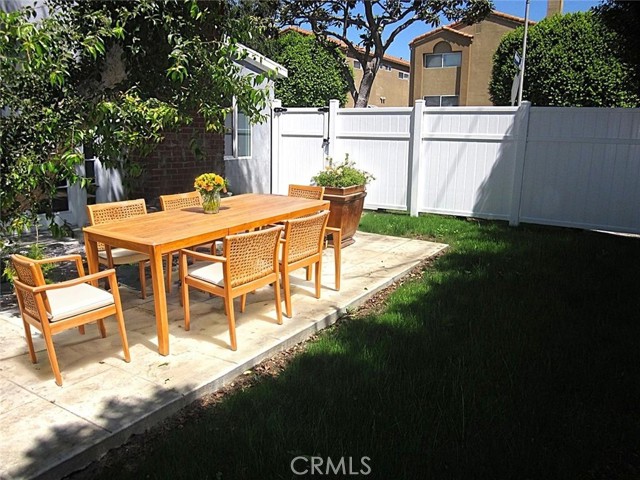 Detail Gallery Image 27 of 48 For 5209 Sylmar Ave, Sherman Oaks,  CA 91401 - 2 Beds | 2 Baths