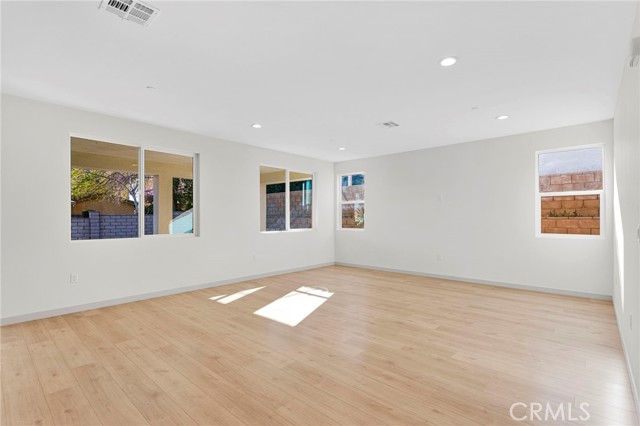 Detail Gallery Image 5 of 34 For 17795 Vista Point Dr, Victorville,  CA 92395 - 4 Beds | 3 Baths