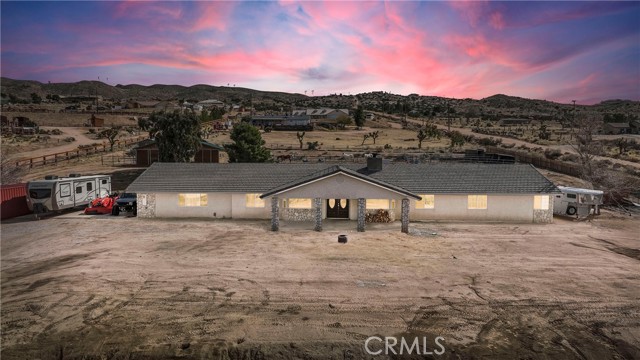 25733 Roundup Way, Apple Valley CA: https://media.crmls.org/medias/56af1188-298f-47f3-a907-4492759eeb87.jpg