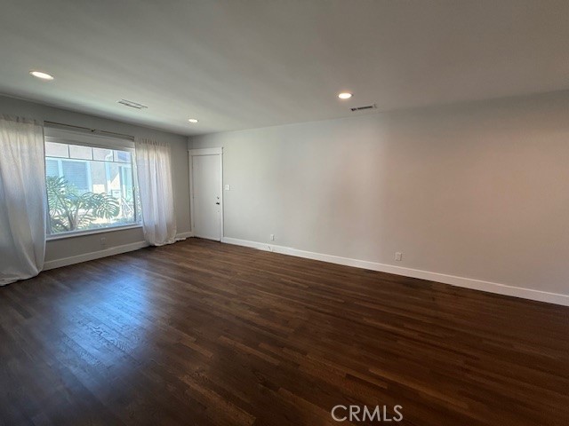 https://media.crmls.org/medias/56af481f-7fb6-487e-bde3-35011e1e9379.jpg?preset=X-Large