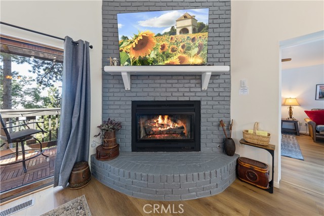 Detail Gallery Image 9 of 71 For 30897 Glen Oak Dr, Running Springs,  CA 92382 - 5 Beds | 2 Baths