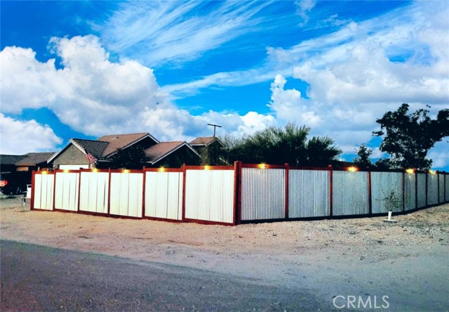 6683 Sherman Hoyt Avenue, 29 Palms CA: https://media.crmls.org/medias/56af68e6-0f8e-410a-925f-518b39473ce7.jpg