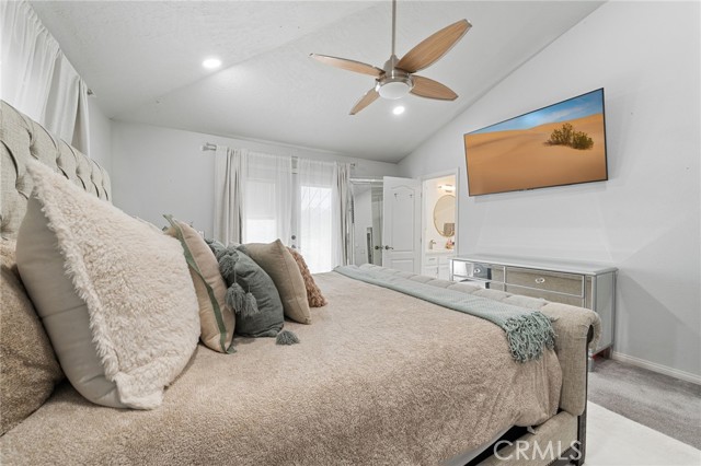 9925 Sierra Vista Road, Phelan CA: https://media.crmls.org/medias/56af80e6-9dc1-4498-a3af-95fc508d90ea.jpg