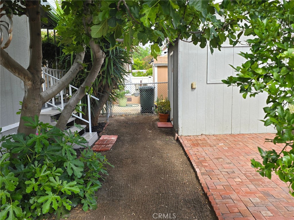 https://media.crmls.org/medias/56aff1b1-4973-496d-a4b7-a082e2e08551.jpg?preset=X-Large