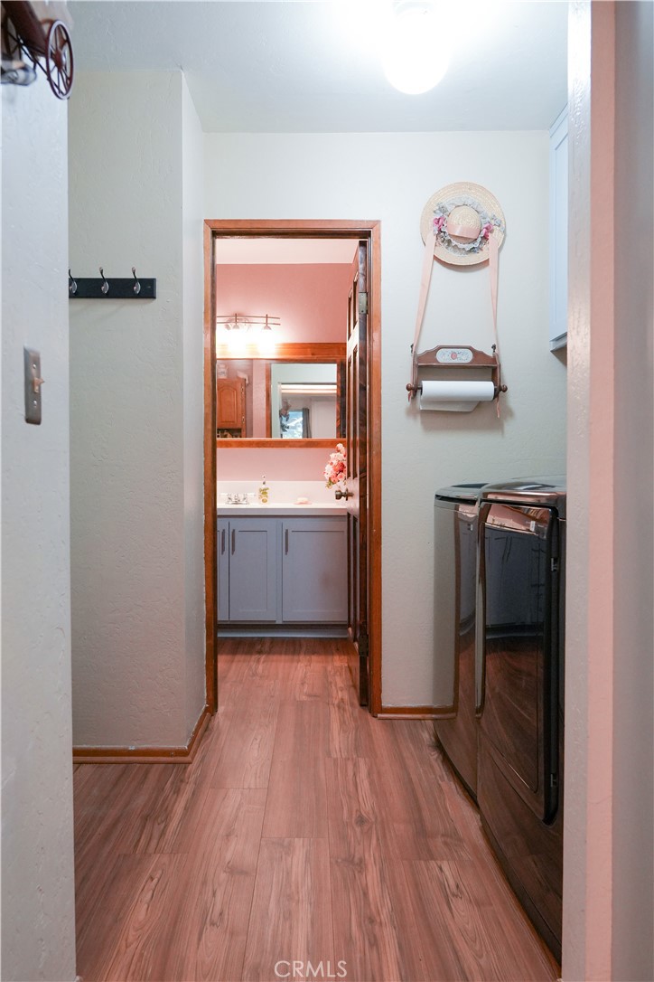 https://media.crmls.org/medias/56b06469-064d-4537-aa87-a302d873c638.jpg?preset=X-Large