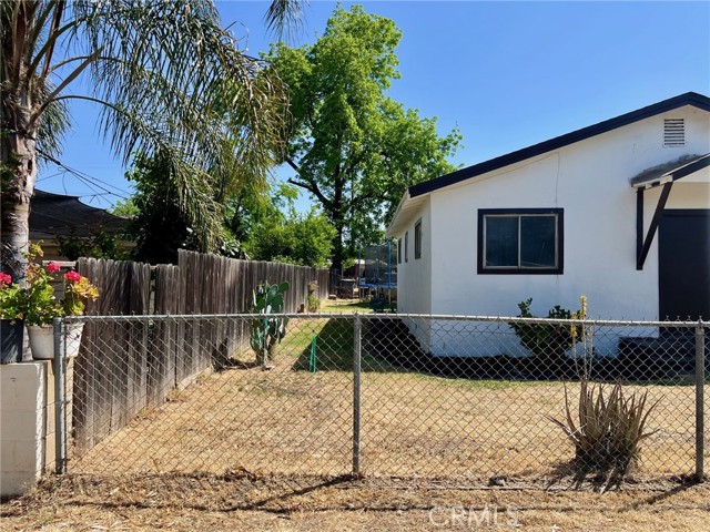 Detail Gallery Image 2 of 7 For 809 S B St, Madera,  CA 93638 - – Beds | – Baths
