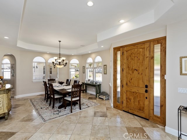 Detail Gallery Image 9 of 67 For 36410 Calle Puerta Bonita, Temecula,  CA 92592 - 5 Beds | 4/2 Baths