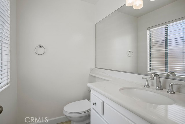 118 Oxford, Irvine CA: https://media.crmls.org/medias/56b4af52-8912-44e6-af13-6bb5f7f63660.jpg
