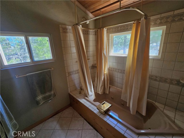 943 Grass Valley Road, Lake Arrowhead CA: https://media.crmls.org/medias/56b58742-fb40-4cba-85dd-8658c7d67cb9.jpg