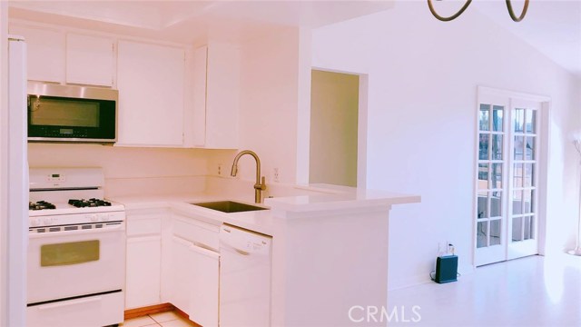 206 Alicante Aisle # 213, Irvine, California 92614, 2 Bedrooms Bedrooms, ,2 BathroomsBathrooms,Residential Lease,For Rent,206 Alicante Aisle # 213,CROC25148586